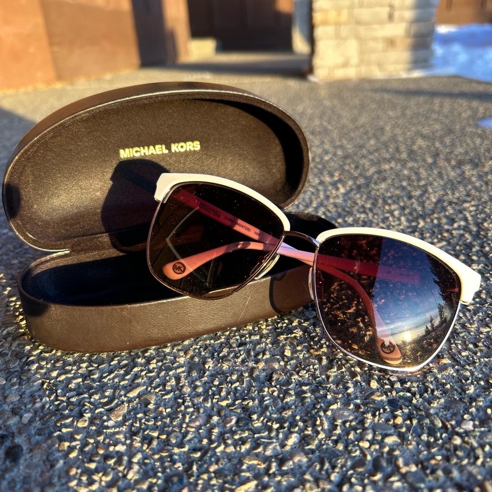 MICHAEL KORS WOMEN SUNGLASS GRIFFIN M2472S 101 WHITE/GOLD METAL w/ Original Case